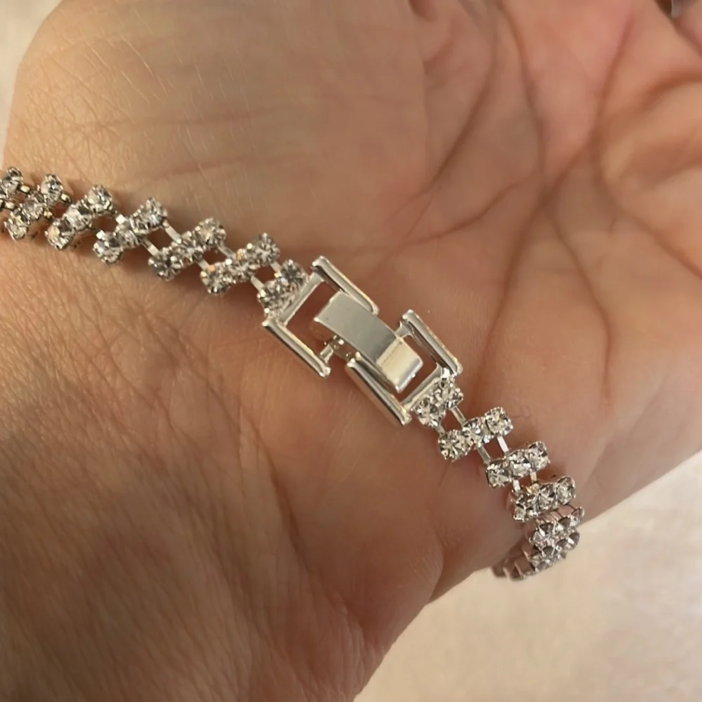 💐5/25 rhinestone tennis bracelet silver tone triple row shiny delicate